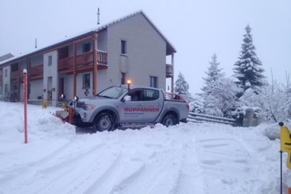 winterdienst-4FC932259-A71D-CD91-09B3-9E64B0E60BF8.jpg